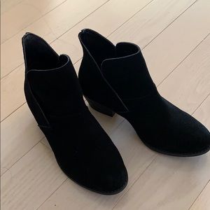 Me Too Zena black suede booties Size 6.5